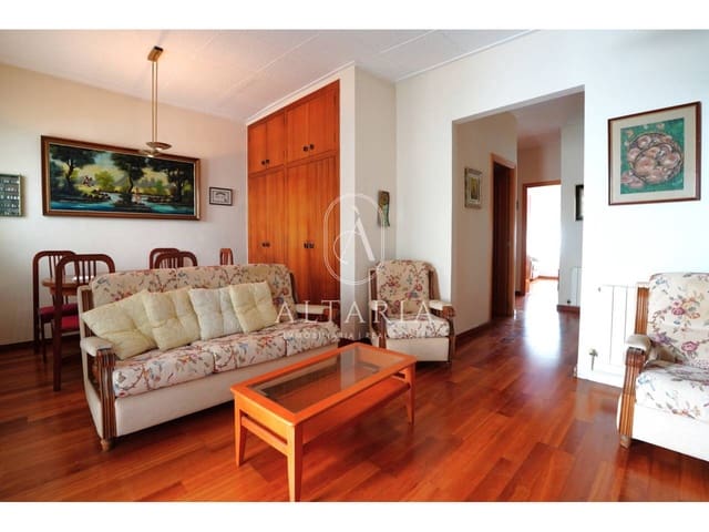 6 bedroom Townhouse for sale in Malgrat de Mar - € 280,000 (Ref: 9744019)