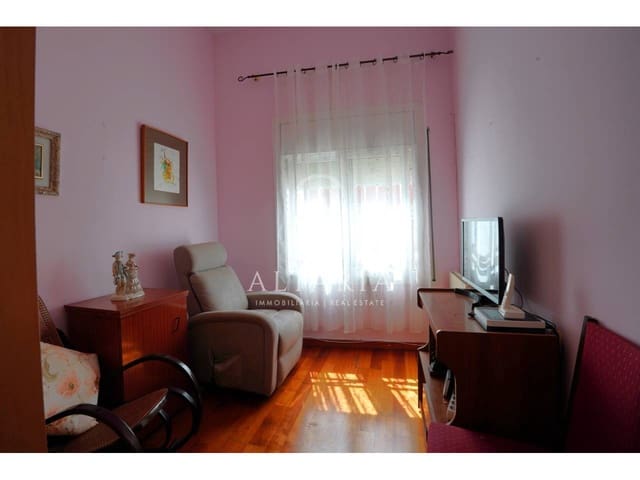 6 bedroom Townhouse for sale in Malgrat de Mar - € 280,000 (Ref: 9744019)