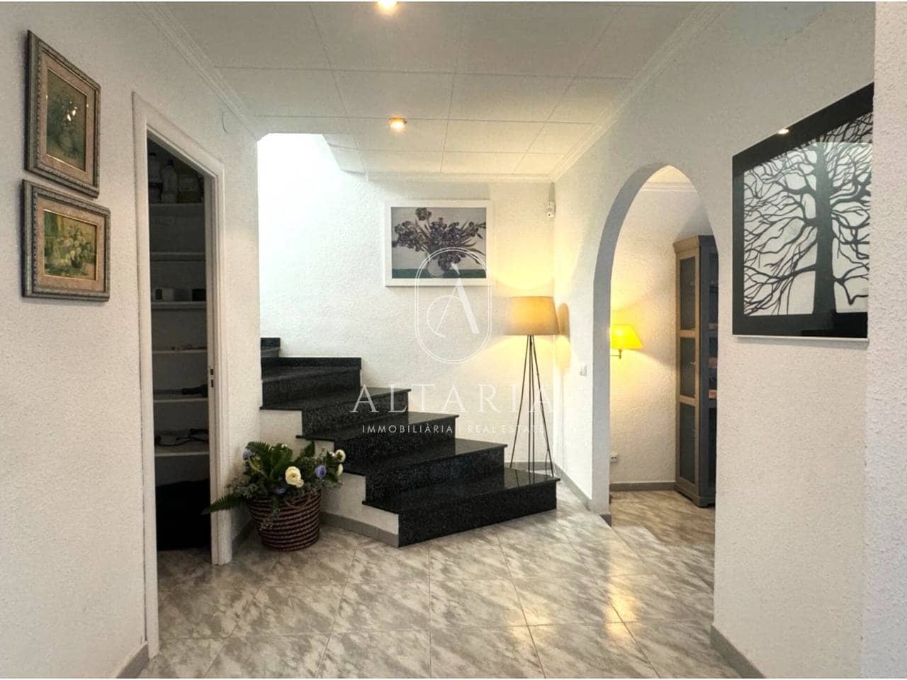 5 soveværelse Villa til salg i Santa Susanna med swimmingpool garage - € 454.000 (Ref: 9751502)