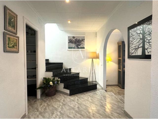 5 soveværelse Villa til salg i Santa Susanna med swimmingpool garage - € 454.000 (Ref: 9751502)