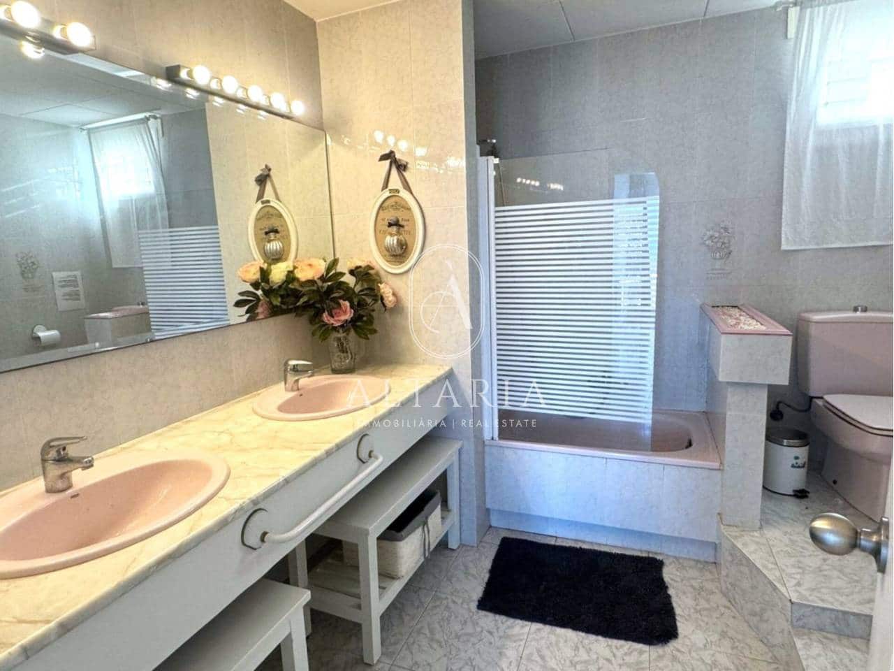 5 soveværelse Villa til salg i Santa Susanna med swimmingpool garage - € 454.000 (Ref: 9751502)