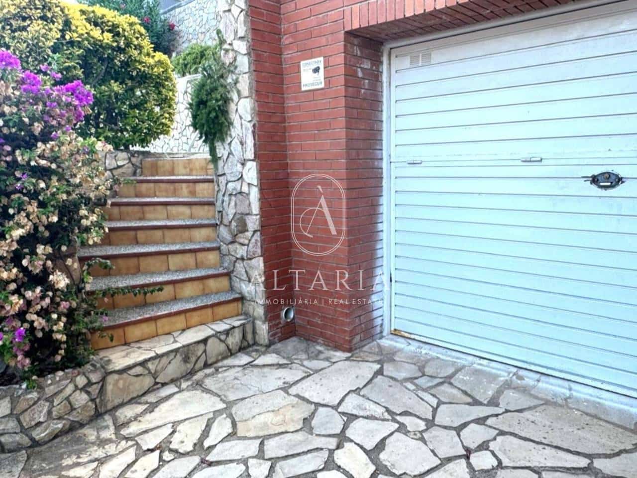 5 soveværelse Villa til salg i Santa Susanna med swimmingpool garage - € 454.000 (Ref: 9751502)