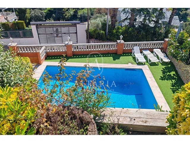 5 soveværelse Villa til salg i Santa Susanna med swimmingpool garage - € 454.000 (Ref: 9751502)