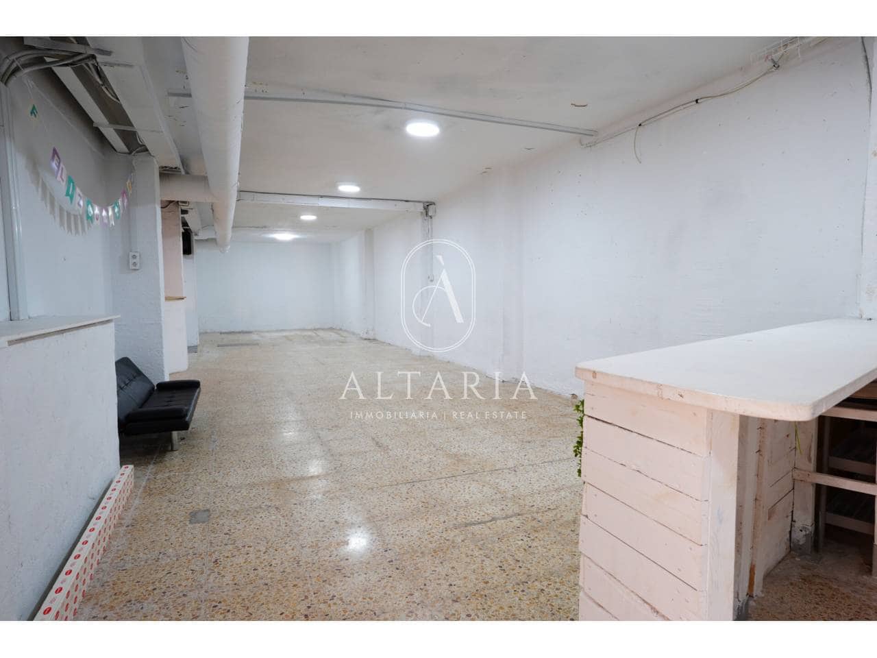 Commercial for sale in Blanes - € 78,000 (Ref: 9833175)