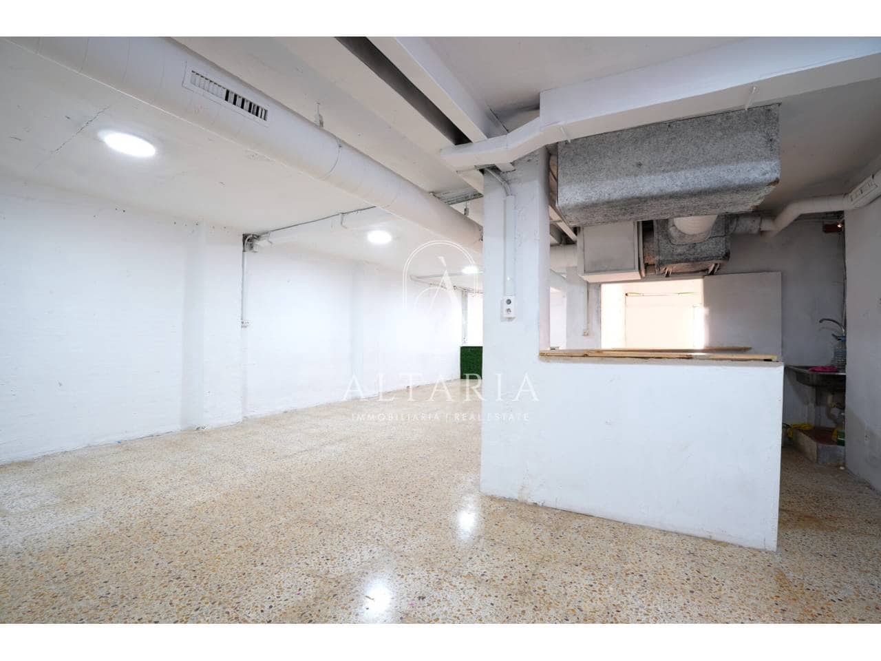 Commercial for sale in Blanes - € 78,000 (Ref: 9833175)