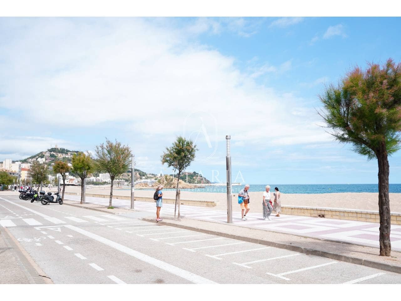 Commercial for sale in Blanes - € 78,000 (Ref: 9833175)