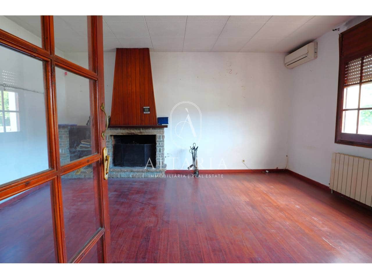 7 bedroom Villa for sale in Palafolls with pool garage - € 325,000 (Ref: 9835045)