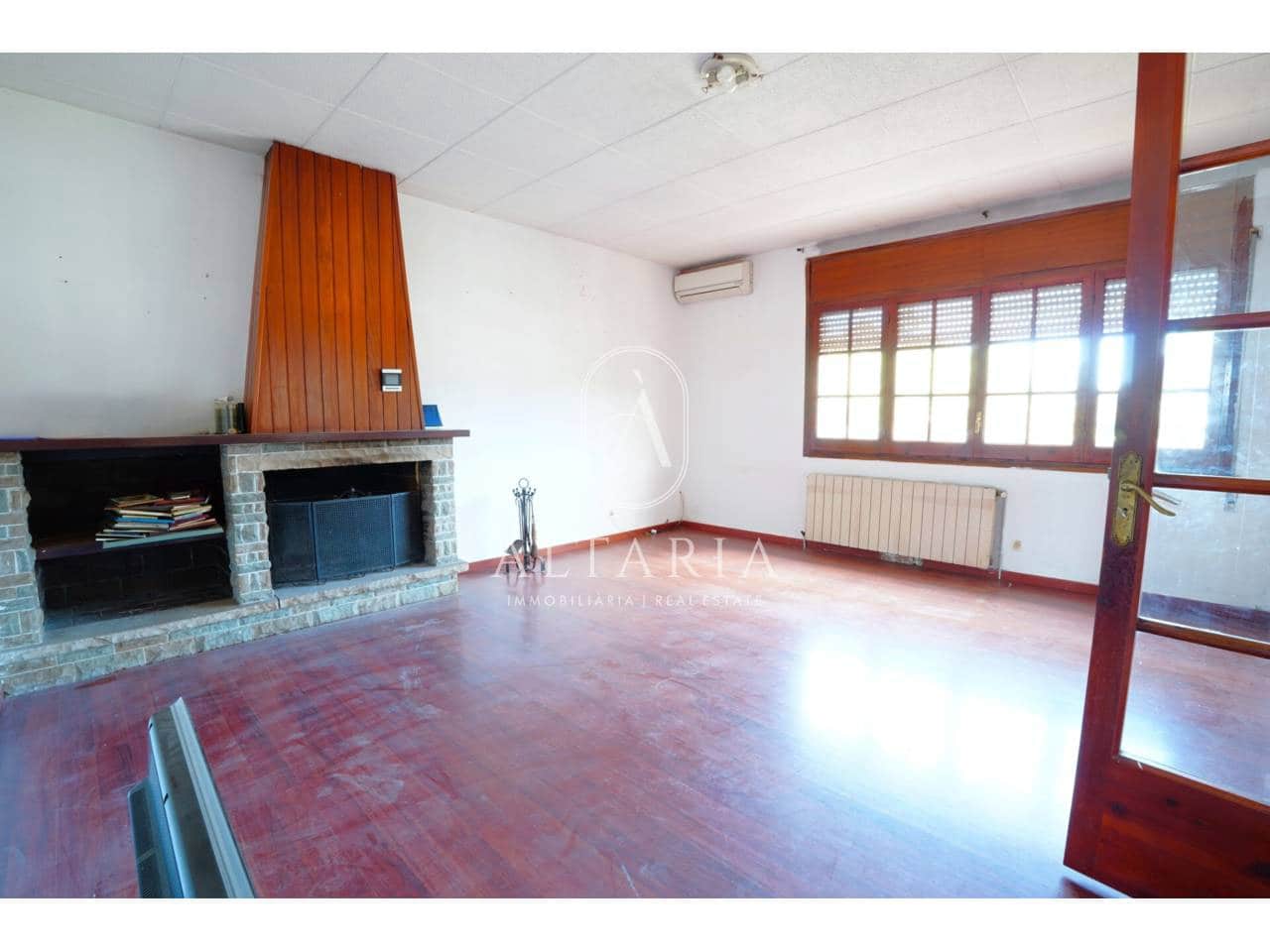 7 bedroom Villa for sale in Palafolls with pool garage - € 325,000 (Ref: 9835045)