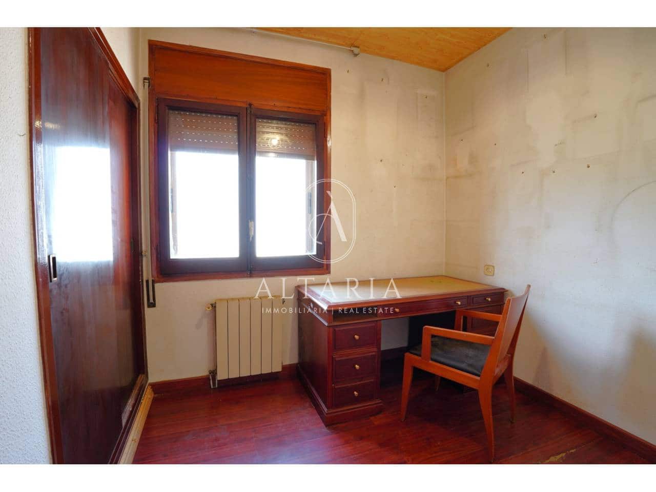 7 bedroom Villa for sale in Palafolls with pool garage - € 325,000 (Ref: 9835045)