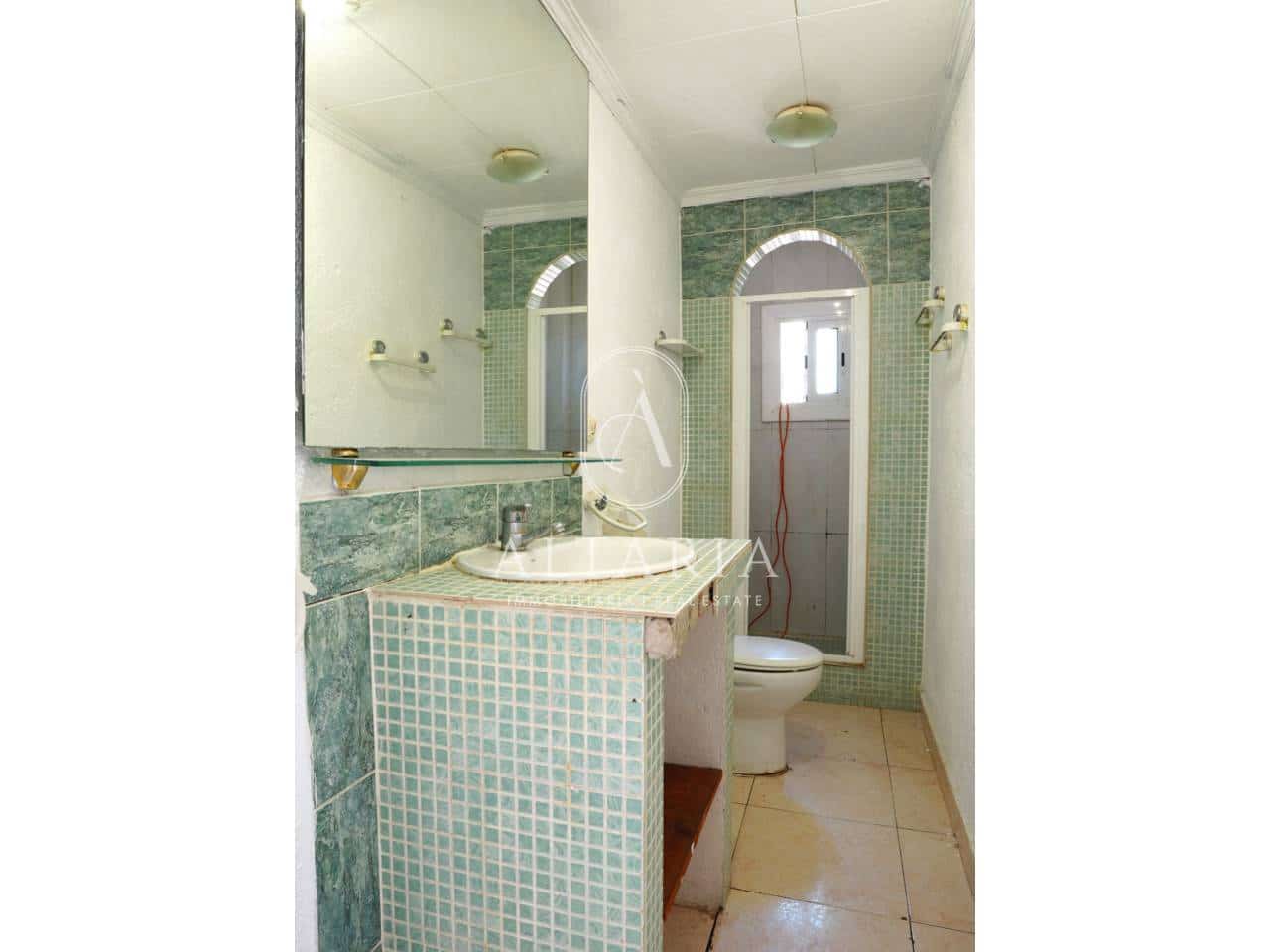 7 bedroom Villa for sale in Palafolls with pool garage - € 325,000 (Ref: 9835045)