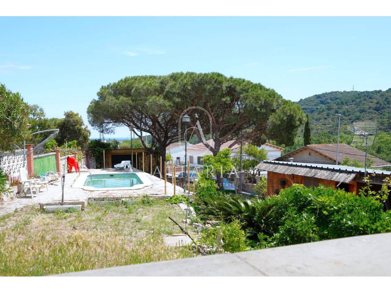 7 bedroom Villa for sale in Palafolls with pool garage - € 325,000 (Ref: 9835045)