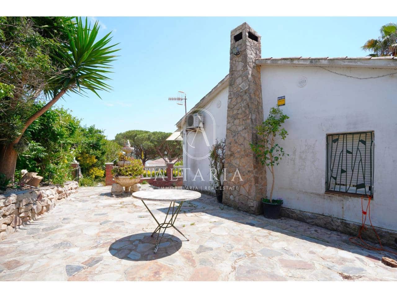 7 bedroom Villa for sale in Palafolls with pool garage - € 325,000 (Ref: 9835045)