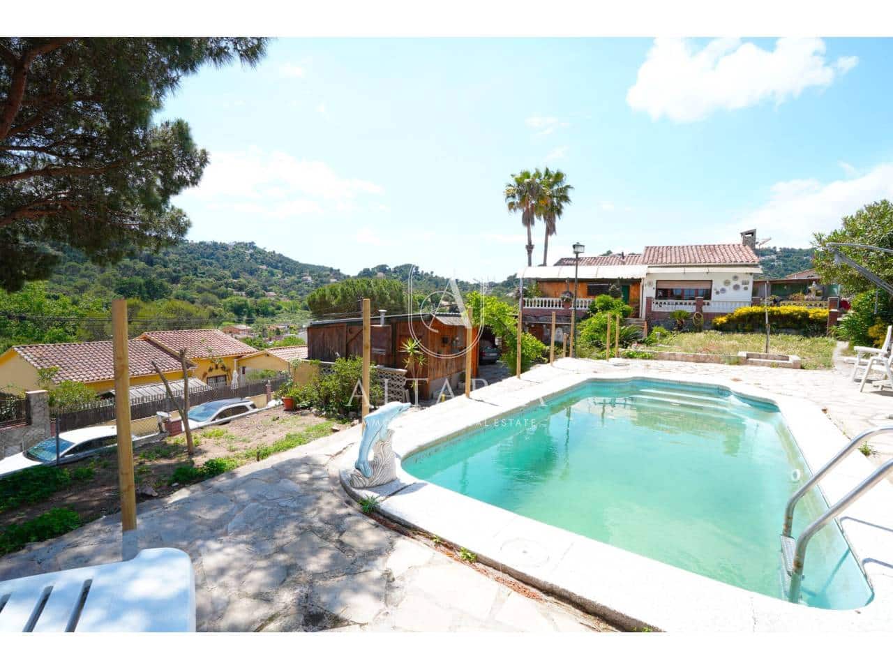 7 bedroom Villa for sale in Palafolls with pool garage - € 325,000 (Ref: 9835045)