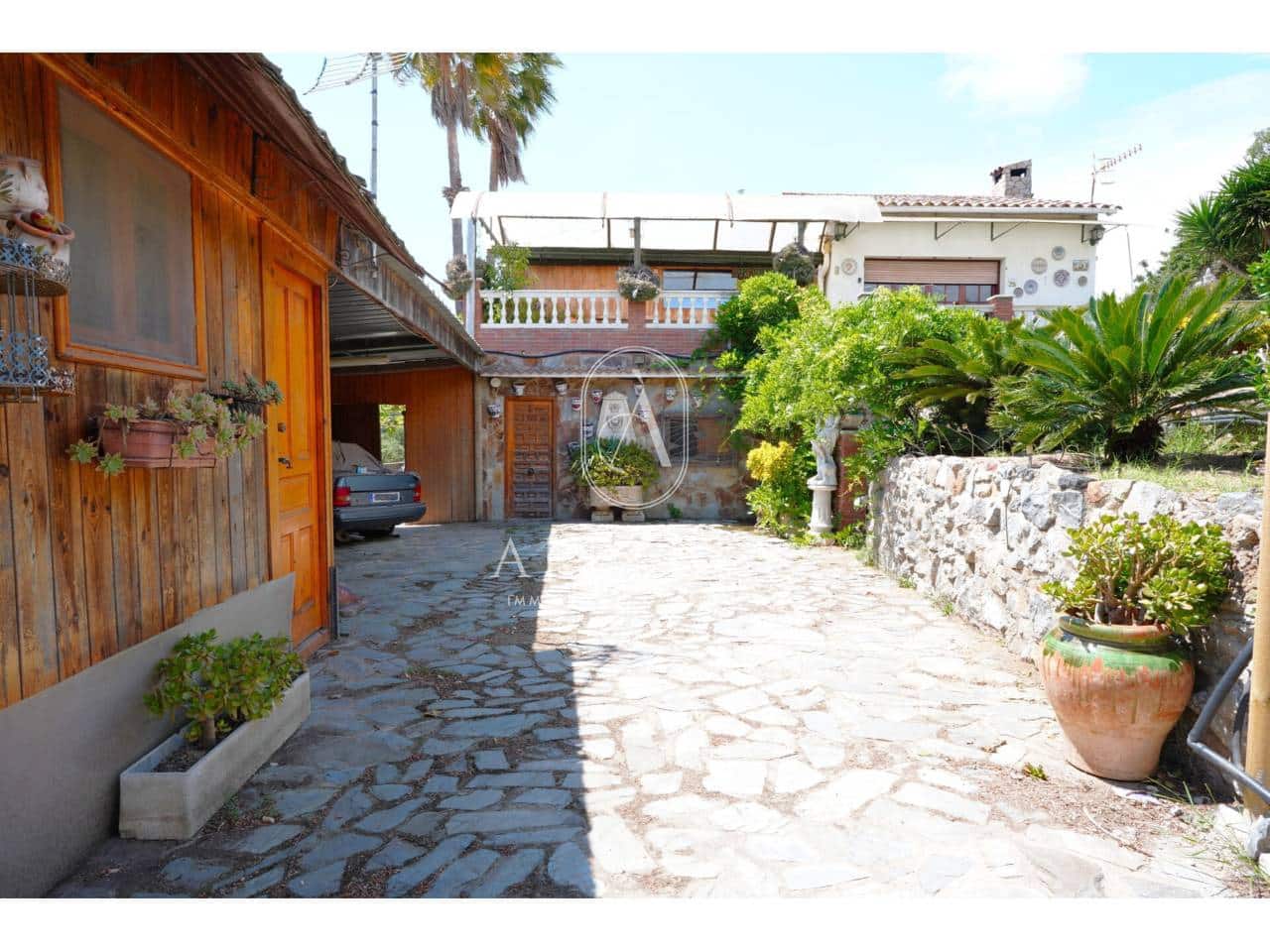 7 bedroom Villa for sale in Palafolls with pool garage - € 325,000 (Ref: 9835045)