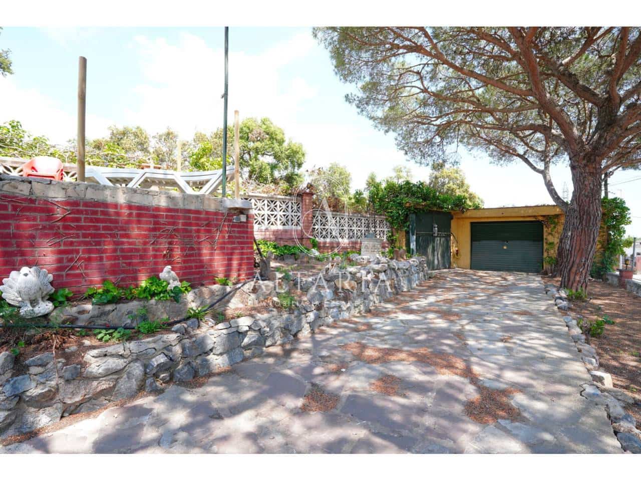 7 bedroom Villa for sale in Palafolls with pool garage - € 325,000 (Ref: 9835045)