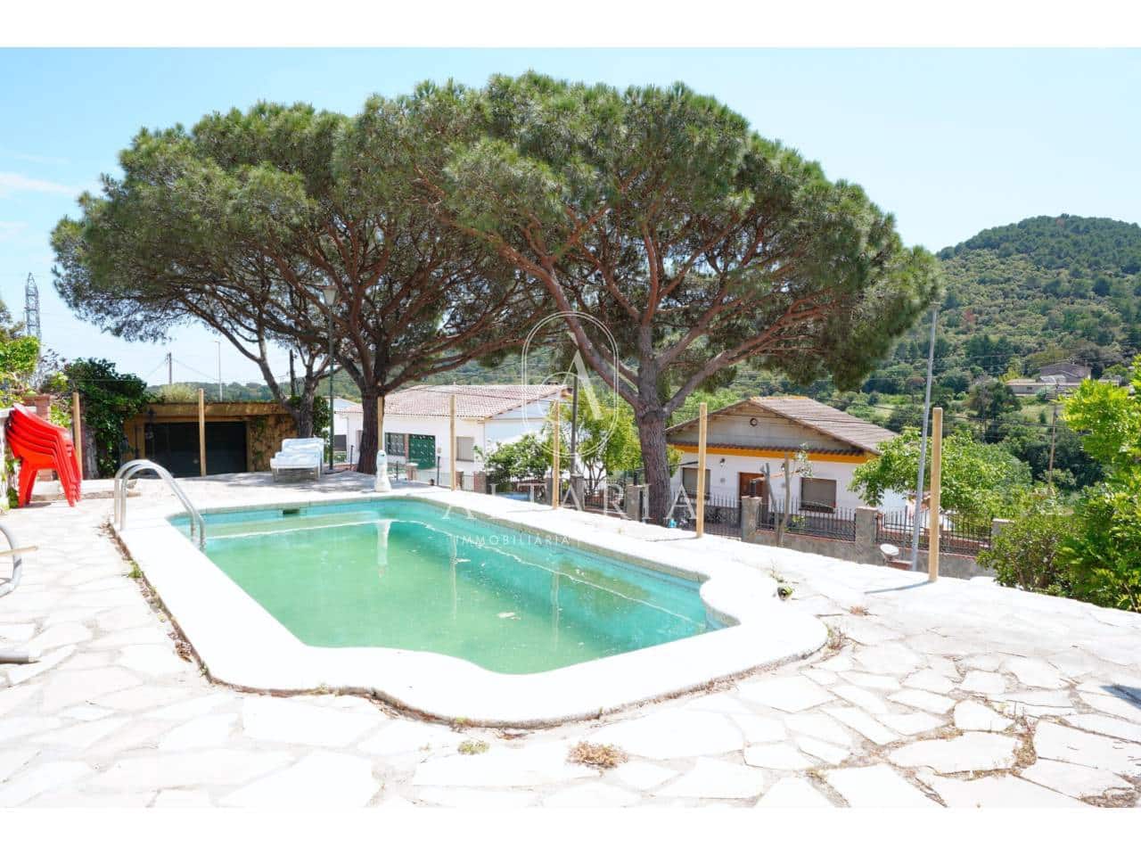7 bedroom Villa for sale in Palafolls with pool garage - € 325,000 (Ref: 9835045)