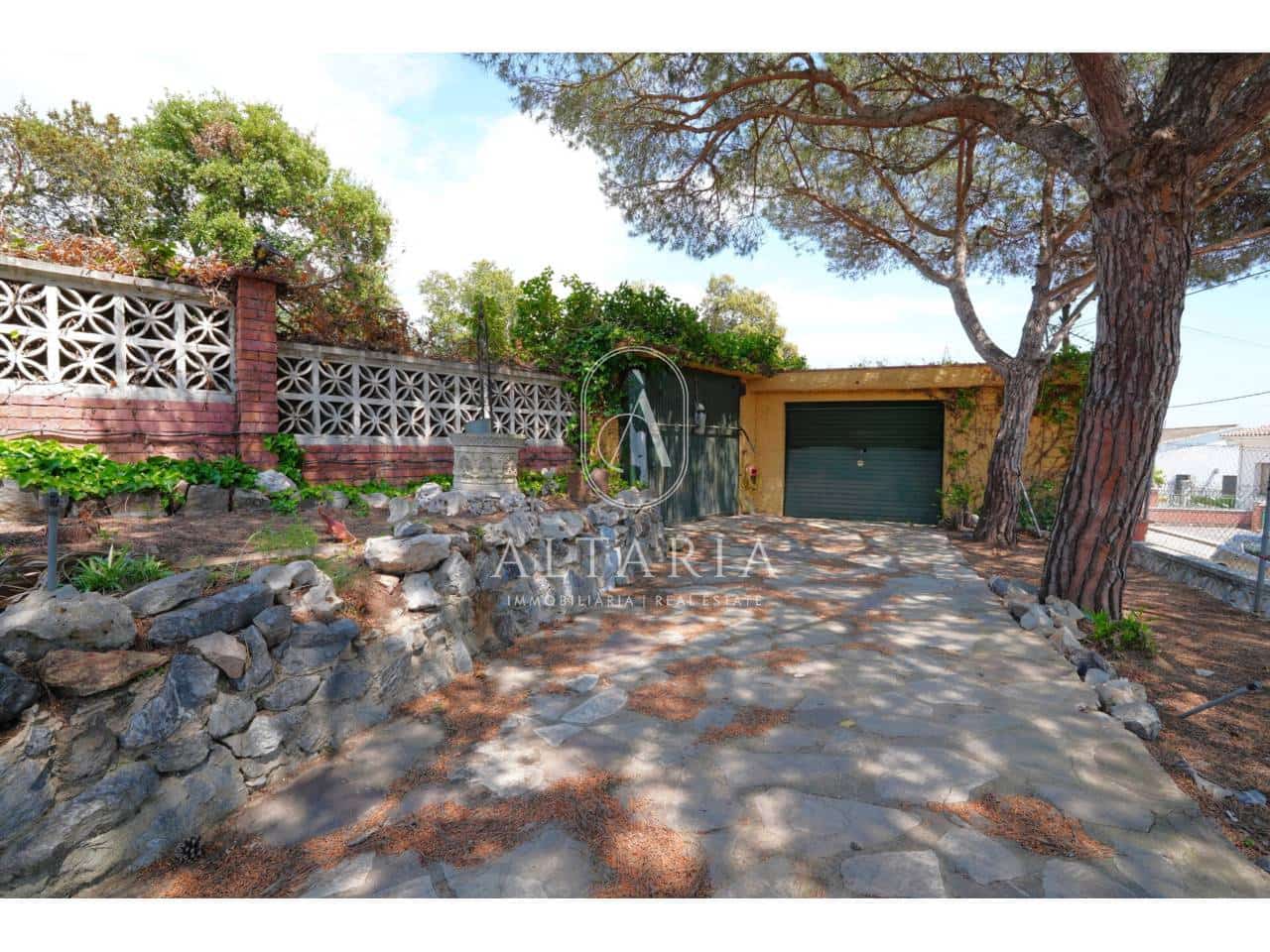 7 bedroom Villa for sale in Palafolls with pool garage - € 325,000 (Ref: 9835045)