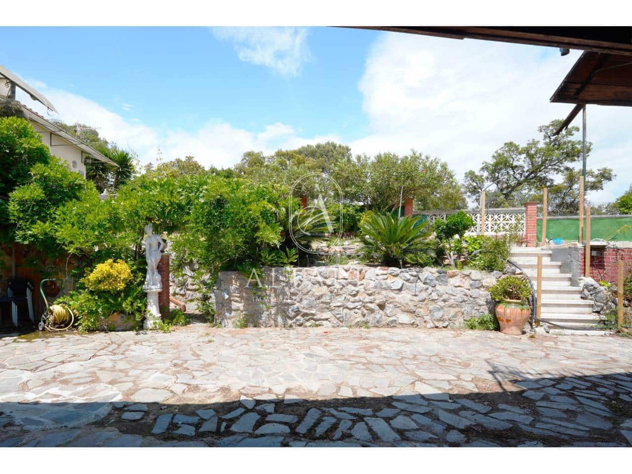 7 bedroom Villa for sale in Palafolls with pool garage - € 325,000 (Ref: 9835045)