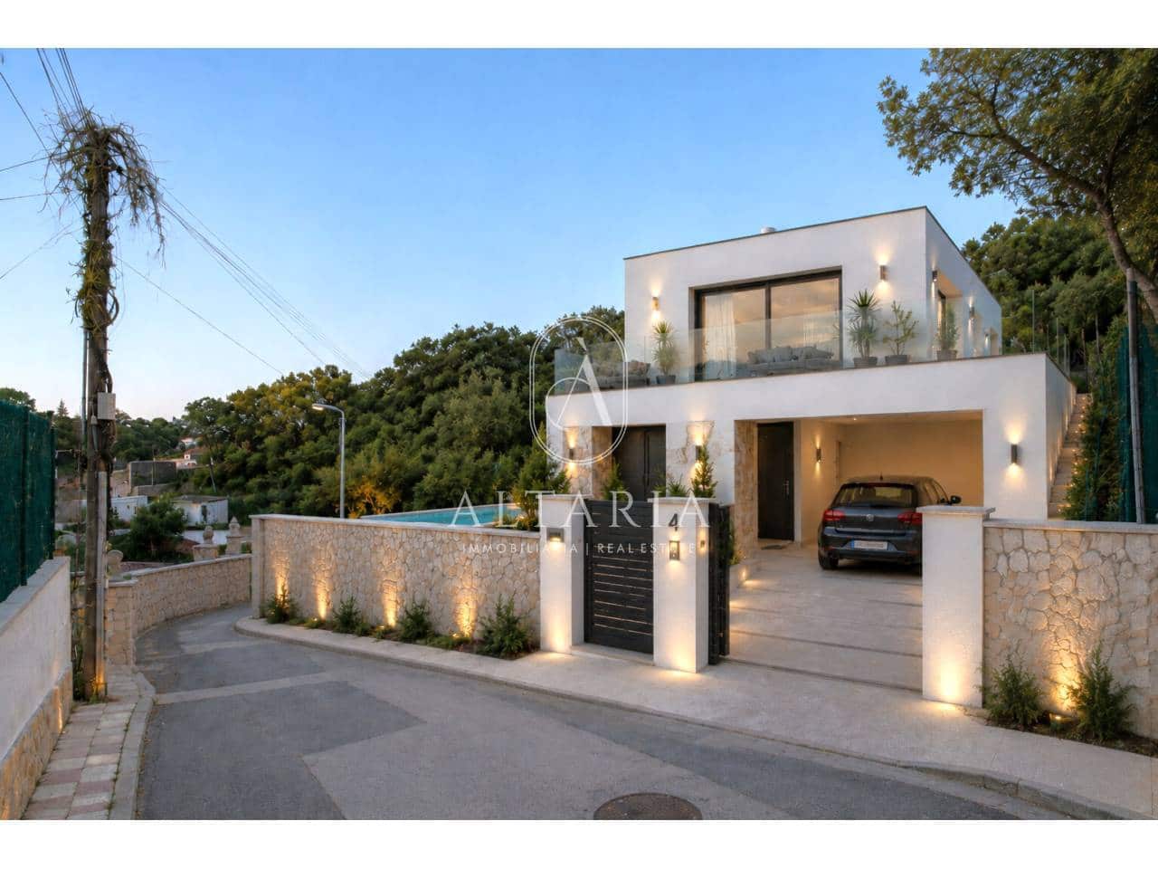 3 soveværelse Villa til salg i Lloret de Mar med swimmingpool - € 325.000 (Ref: 9928618)
