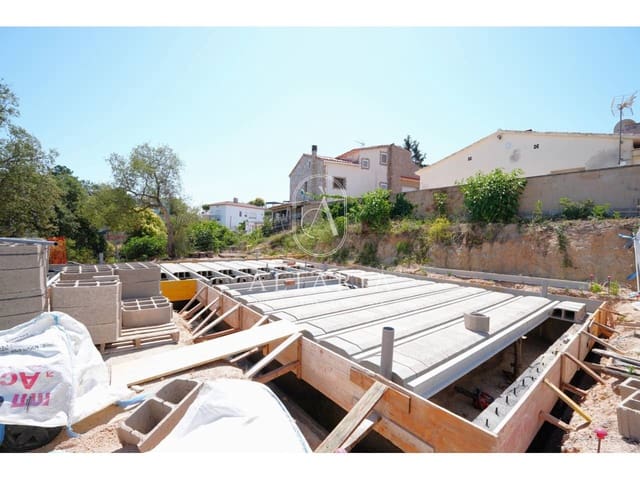 3 soveværelse Villa til salg i Urbanitzacions del Nord, Lloret de Mar med swimmingpool - € 325.000 (Ref: 9928618)