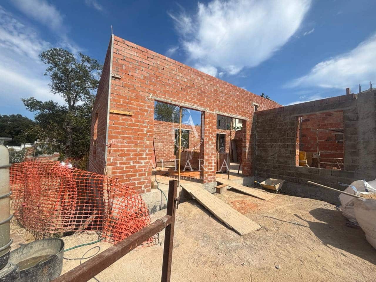 3 quarto Moradia para venda em Lloret de Mar com piscina garagem - 325 000 € (Ref: 9928618)