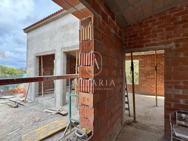 3 makuuhuone Huvila myytävänä paikassa Urbanitzacions del Nord, Lloret de Mar mukana uima-altaan 
autotalli - 325 000 € (Ref: 9928618)