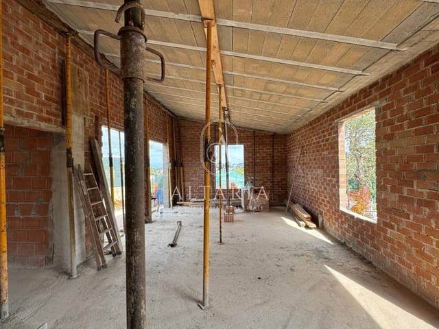 3 makuuhuone Huvila myytävänä paikassa Urbanitzacions del Nord, Lloret de Mar mukana uima-altaan 
autotalli - 325 000 € (Ref: 9928618)