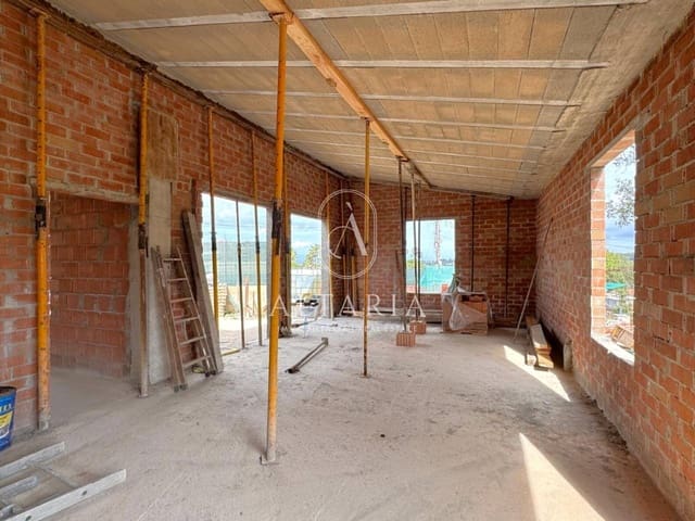 3 makuuhuone Huvila myytävänä paikassa Urbanitzacions del Nord, Lloret de Mar mukana uima-altaan 
autotalli - 325 000 € (Ref: 9928618)