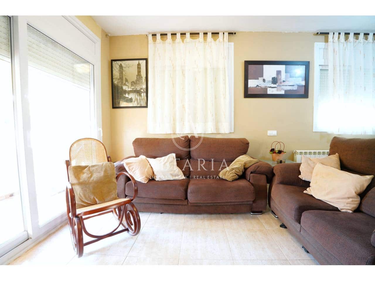3 bedroom Villa for sale in Lloret de Mar with garage - € 342,000 (Ref: 9931190)