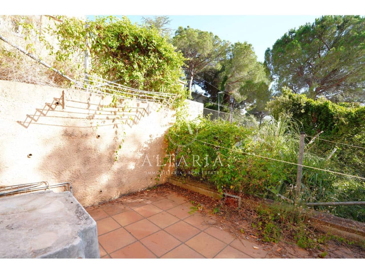 3 bedroom Villa for sale in Lloret de Mar with garage - € 342,000 (Ref: 9931190)