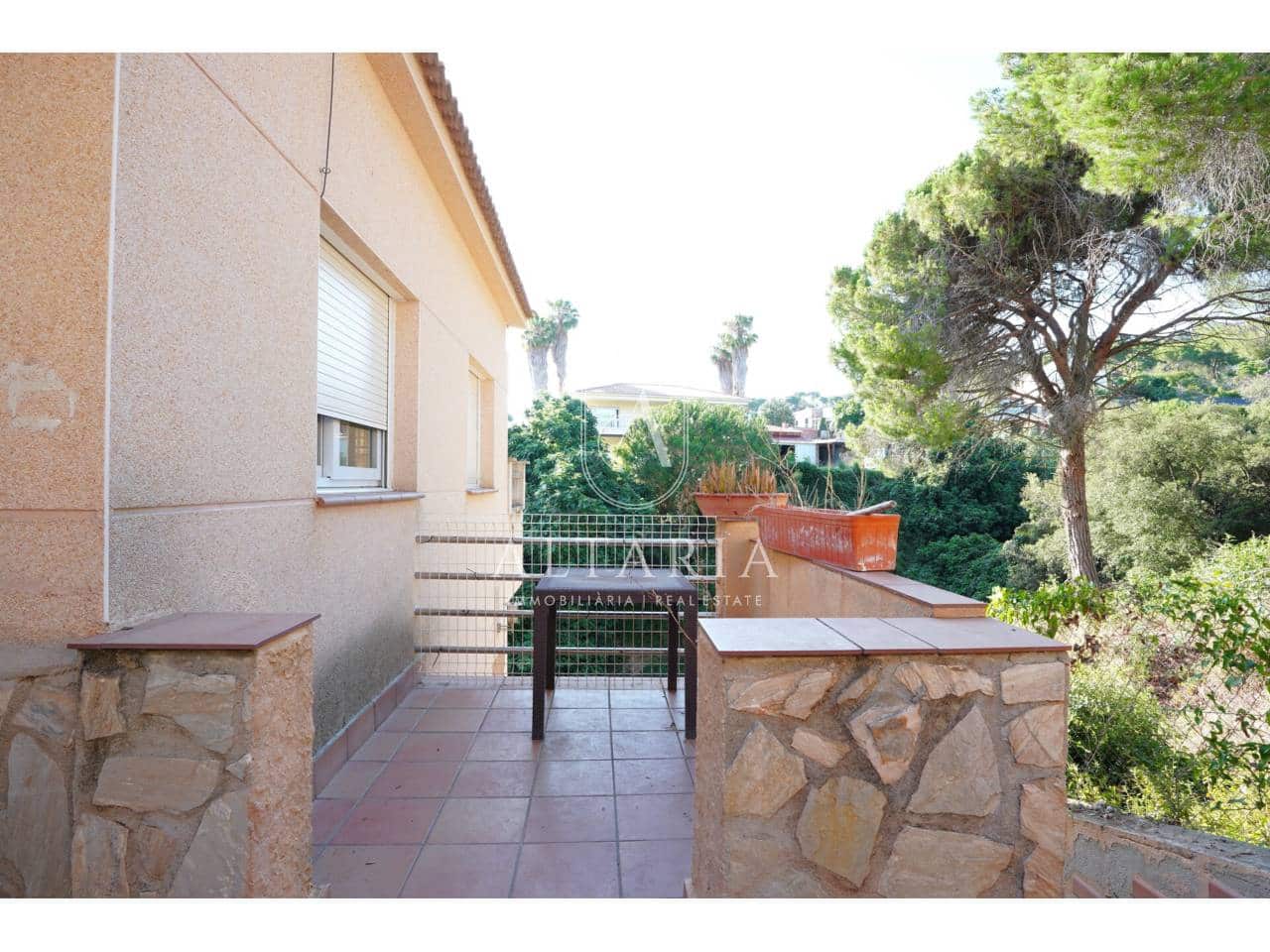 3 bedroom Villa for sale in Lloret de Mar with garage - € 342,000 (Ref: 9931190)