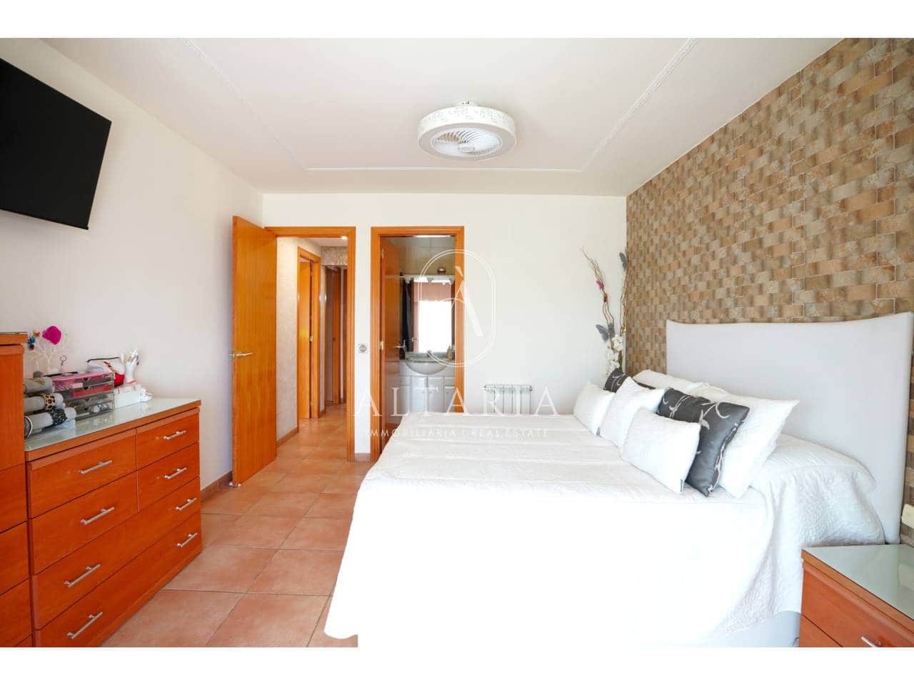 3 chambre Villa/Maison à vendre à Santa Susanna avec piscine - 475 000 € (Ref: 9961818)
