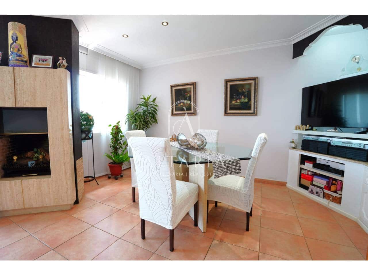 3 chambre Villa/Maison à vendre à Santa Susanna avec piscine - 475 000 € (Ref: 9961818)