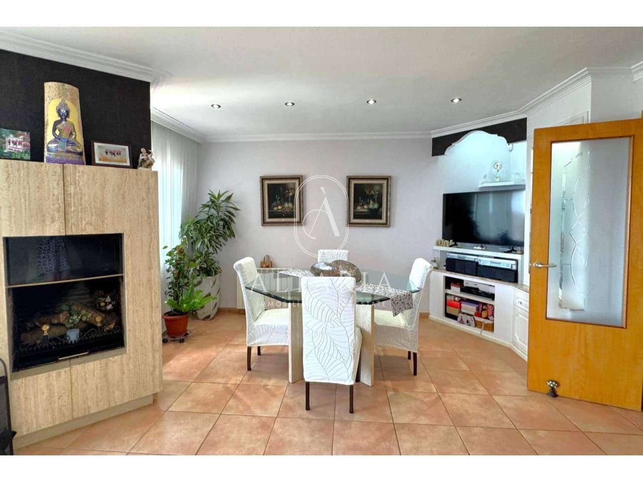 3 chambre Villa/Maison à vendre à Santa Susanna avec piscine - 475 000 € (Ref: 9961818)