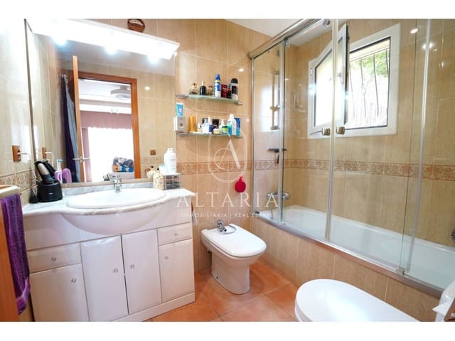 3 sypialnia Willa na sprzedaż w Santa Susanna z basenem - 475 000 € (Ref: 9961818)