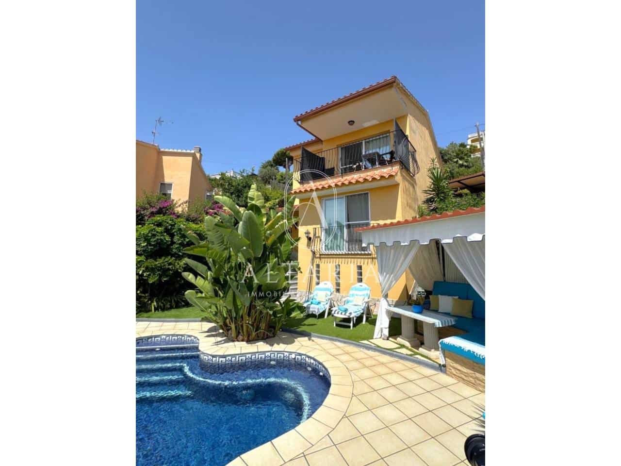 3 chambre Villa/Maison à vendre à Santa Susanna avec piscine - 475 000 € (Ref: 9961818)