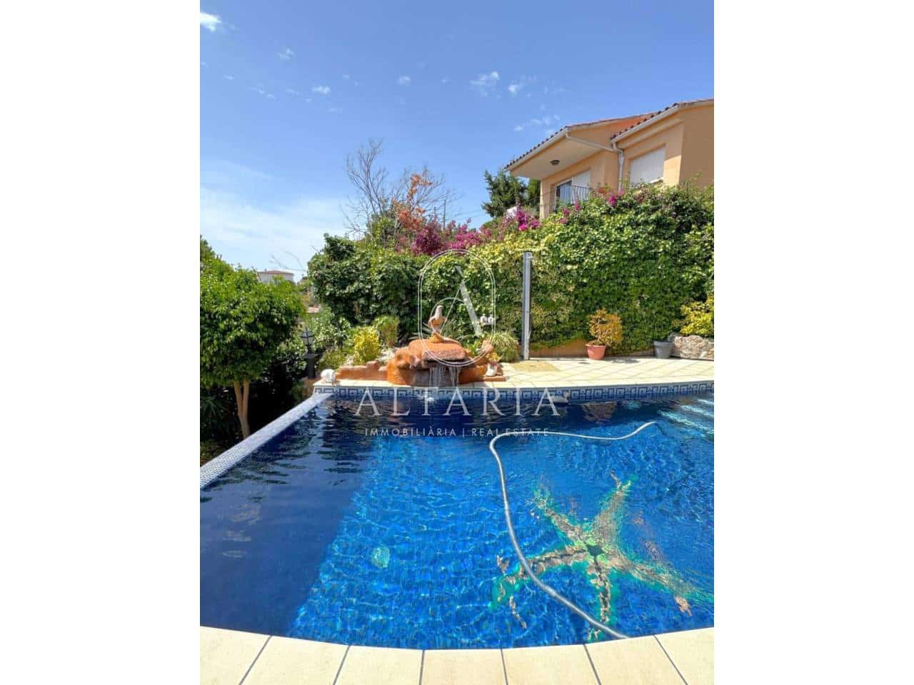 3 chambre Villa/Maison à vendre à Santa Susanna avec piscine - 475 000 € (Ref: 9961818)
