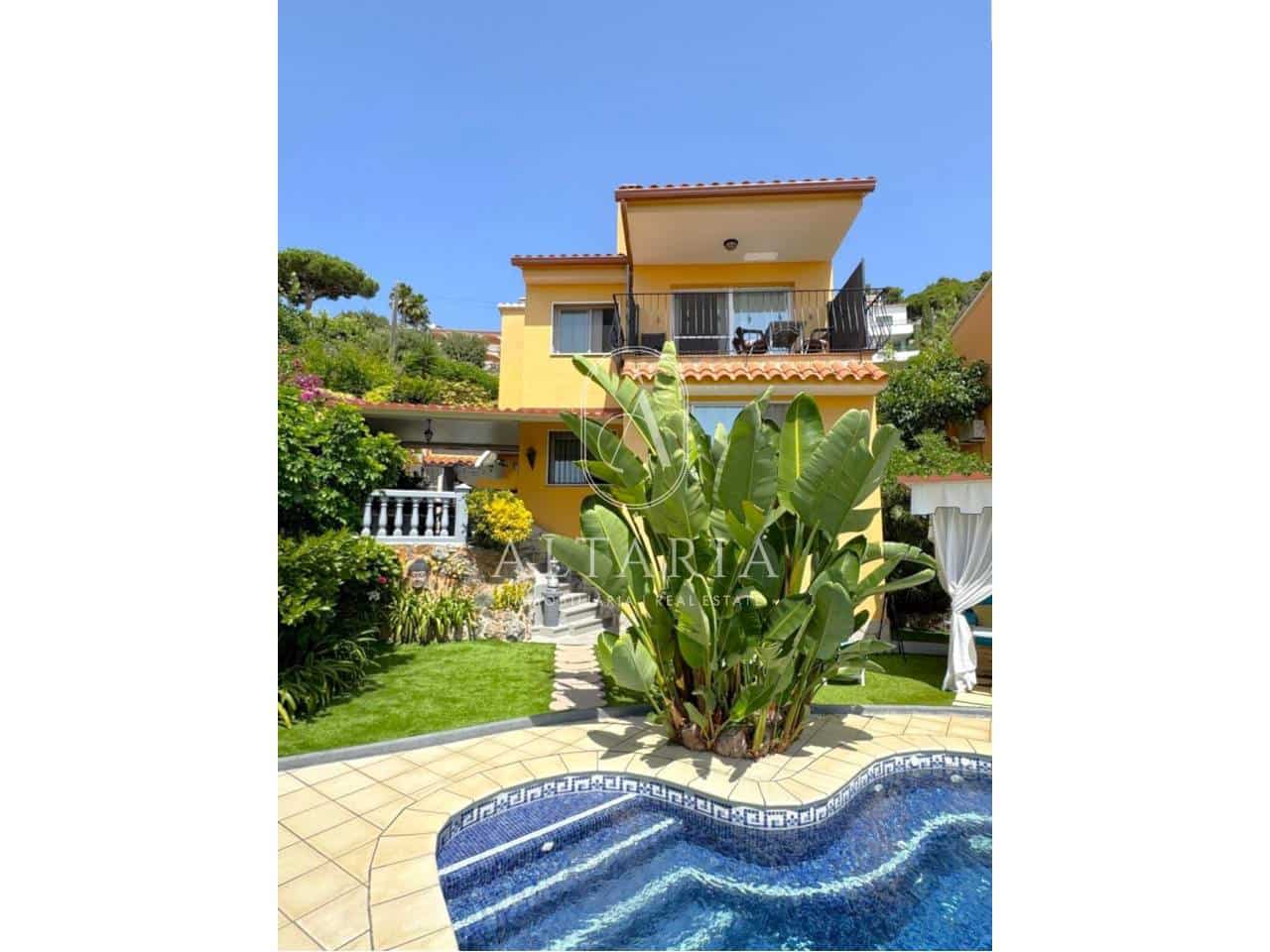 3 chambre Villa/Maison à vendre à Santa Susanna avec piscine - 475 000 € (Ref: 9961818)