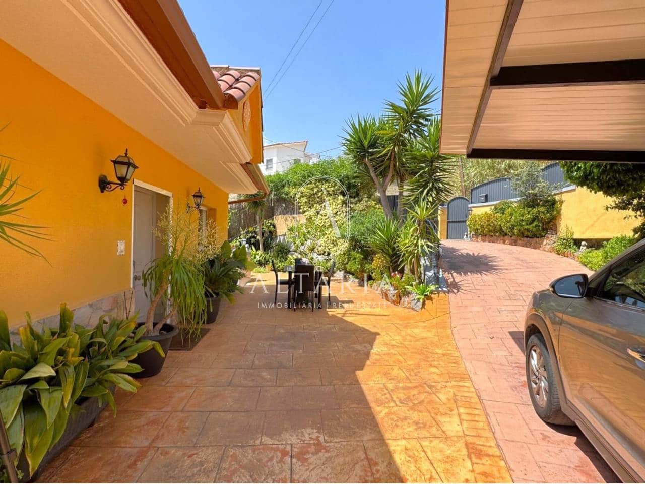 3 chambre Villa/Maison à vendre à Santa Susanna avec piscine - 475 000 € (Ref: 9961818)