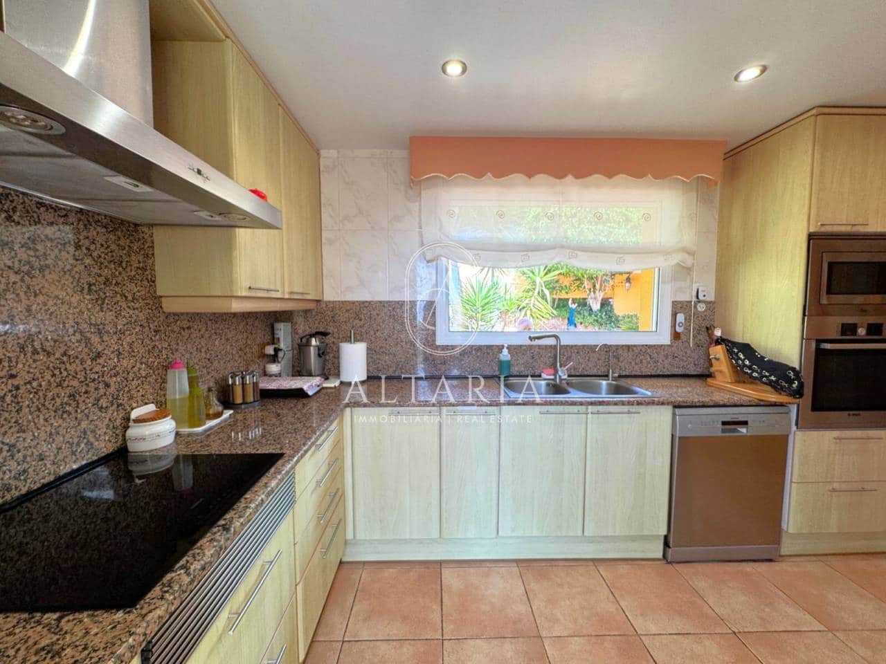 3 chambre Villa/Maison à vendre à Santa Susanna avec piscine - 475 000 € (Ref: 9961818)