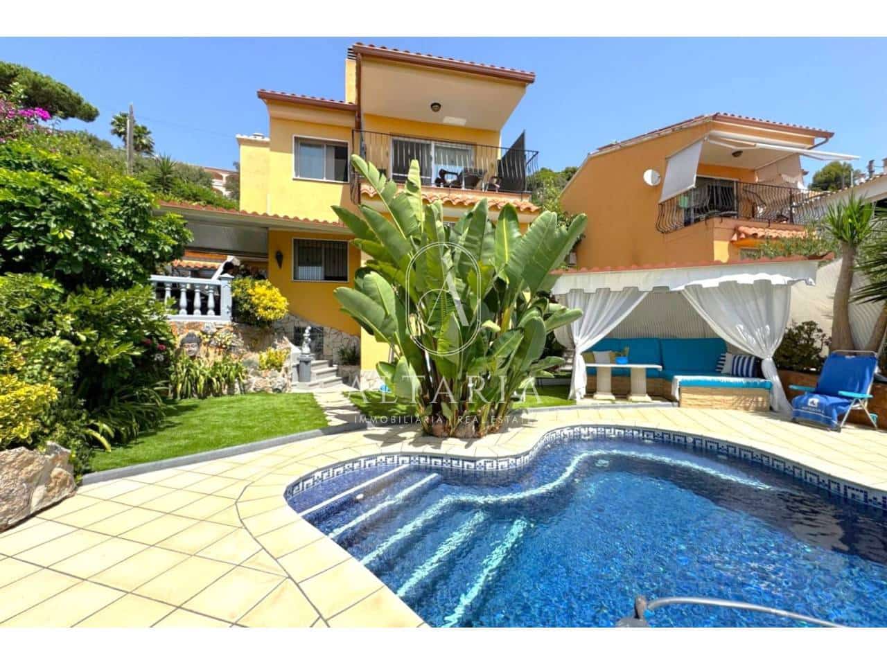 3 chambre Villa/Maison à vendre à Santa Susanna avec piscine - 475 000 € (Ref: 9961818)