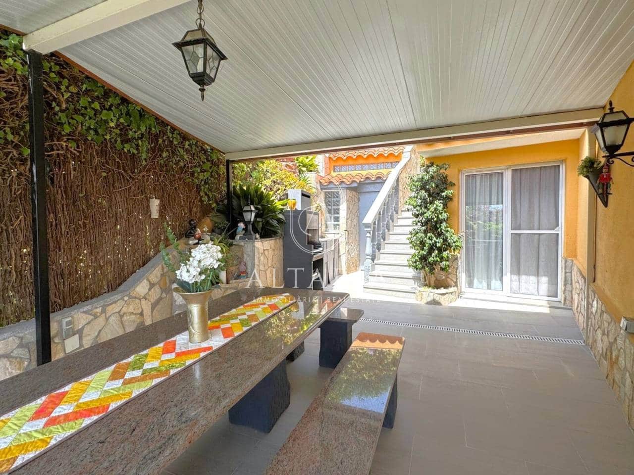 3 chambre Villa/Maison à vendre à Santa Susanna avec piscine - 475 000 € (Ref: 9961818)
