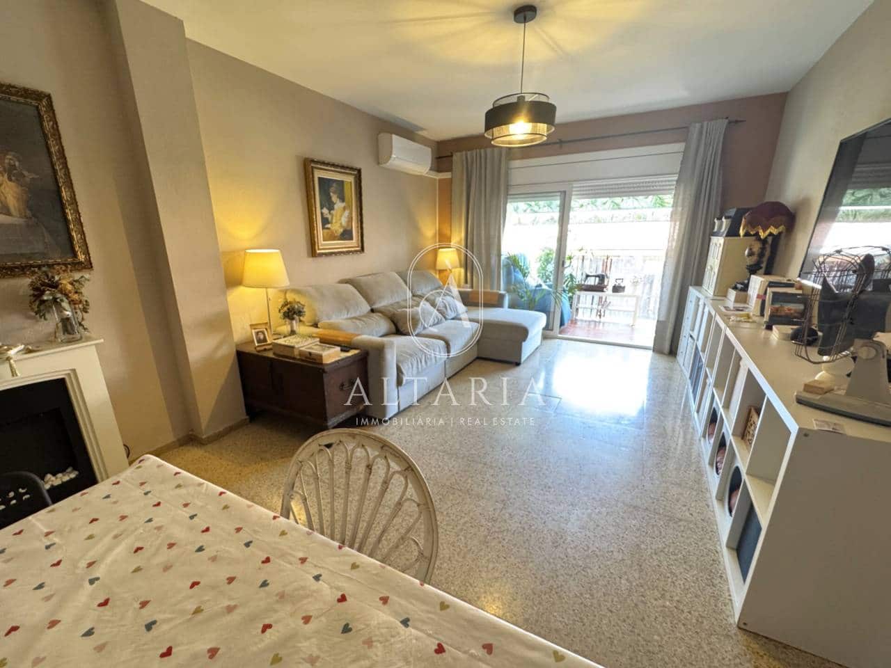 3 bedroom Apartment for sale in Pineda de Mar - € 212,000 (Ref: 9984164)
