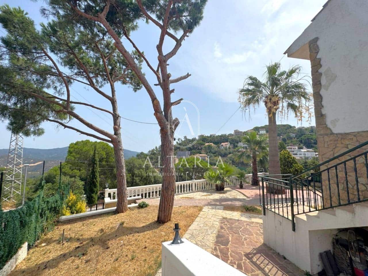 5 Zimmer Villa zu verkaufen in Lloret de Mar mit Pool - 375.000 € (Ref: 9999485)