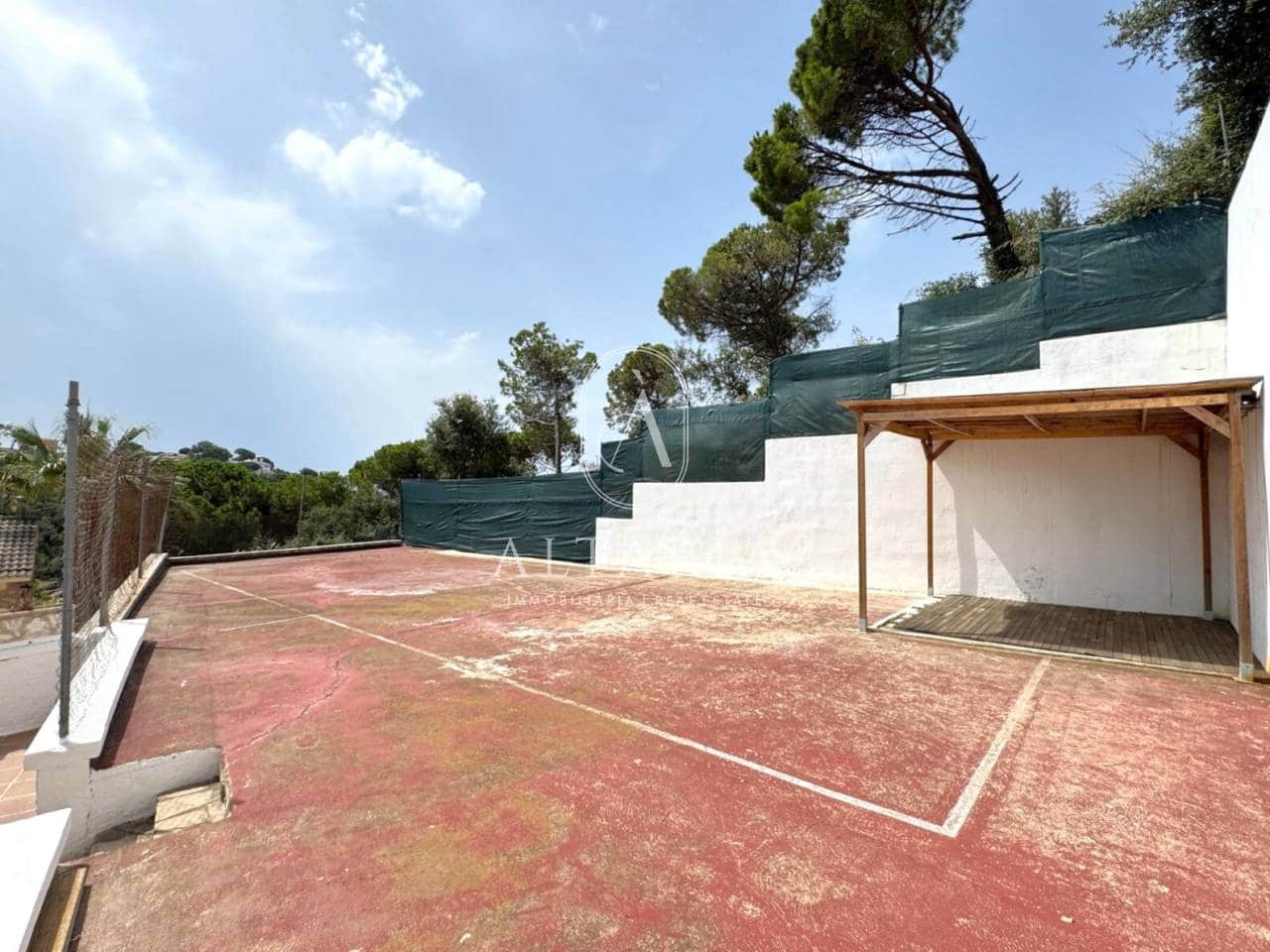 5 Zimmer Villa zu verkaufen in Lloret de Mar mit Pool - 375.000 € (Ref: 9999485)
