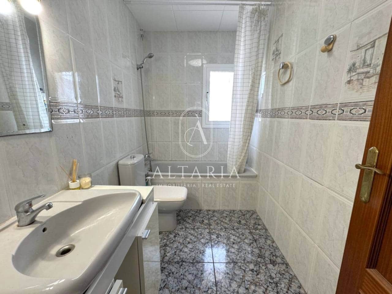 5 Zimmer Villa zu verkaufen in Lloret de Mar mit Pool - 375.000 € (Ref: 9999485)