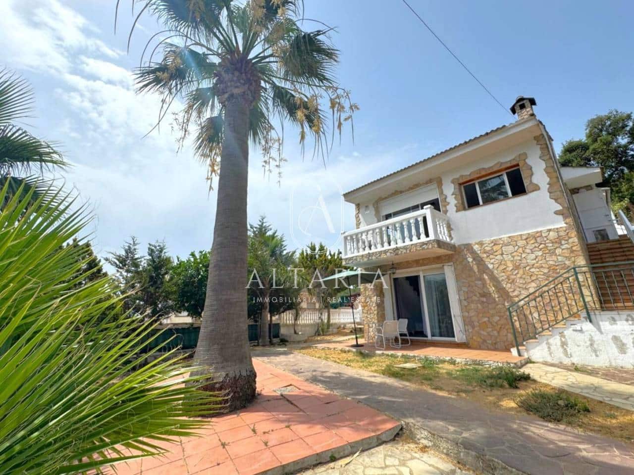 5 Zimmer Villa zu verkaufen in Lloret de Mar mit Pool - 375.000 € (Ref: 9999485)