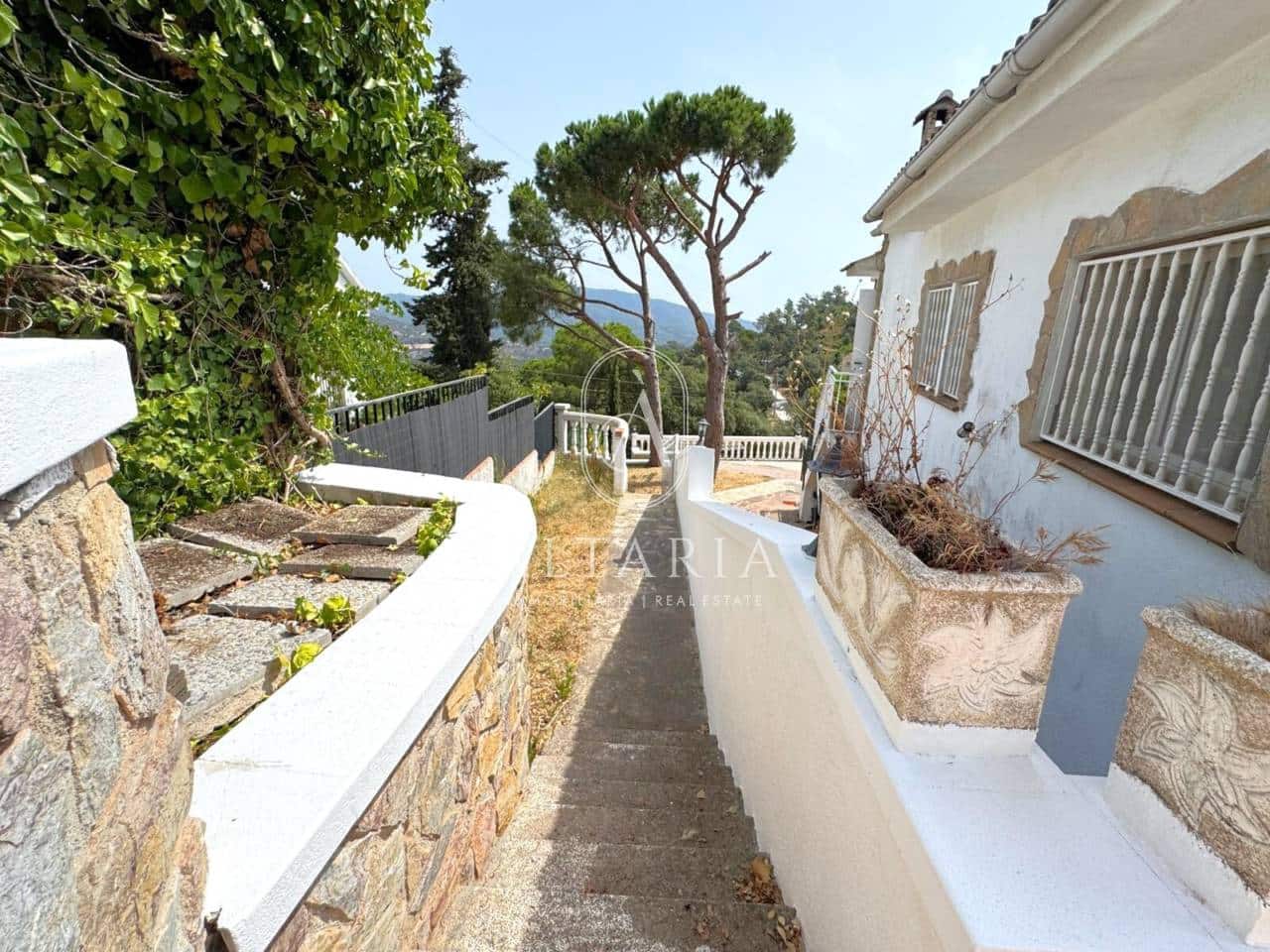 5 Zimmer Villa zu verkaufen in Lloret de Mar mit Pool - 375.000 € (Ref: 9999485)