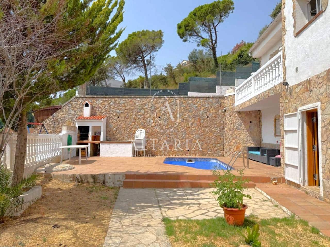 5 Zimmer Villa zu verkaufen in Lloret de Mar mit Pool - 375.000 € (Ref: 9999485)