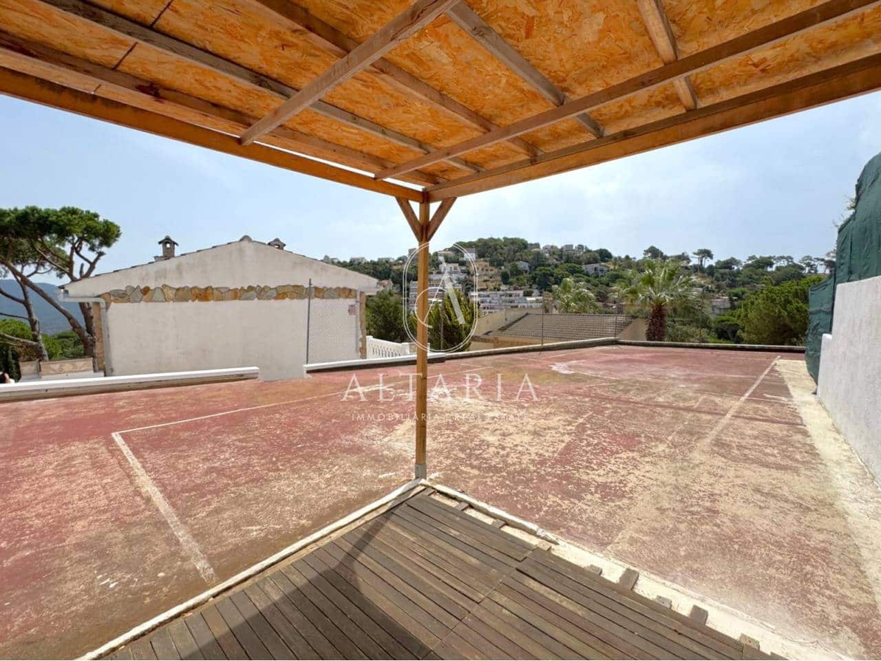 5 Zimmer Villa zu verkaufen in Lloret de Mar mit Pool - 375.000 € (Ref: 9999485)